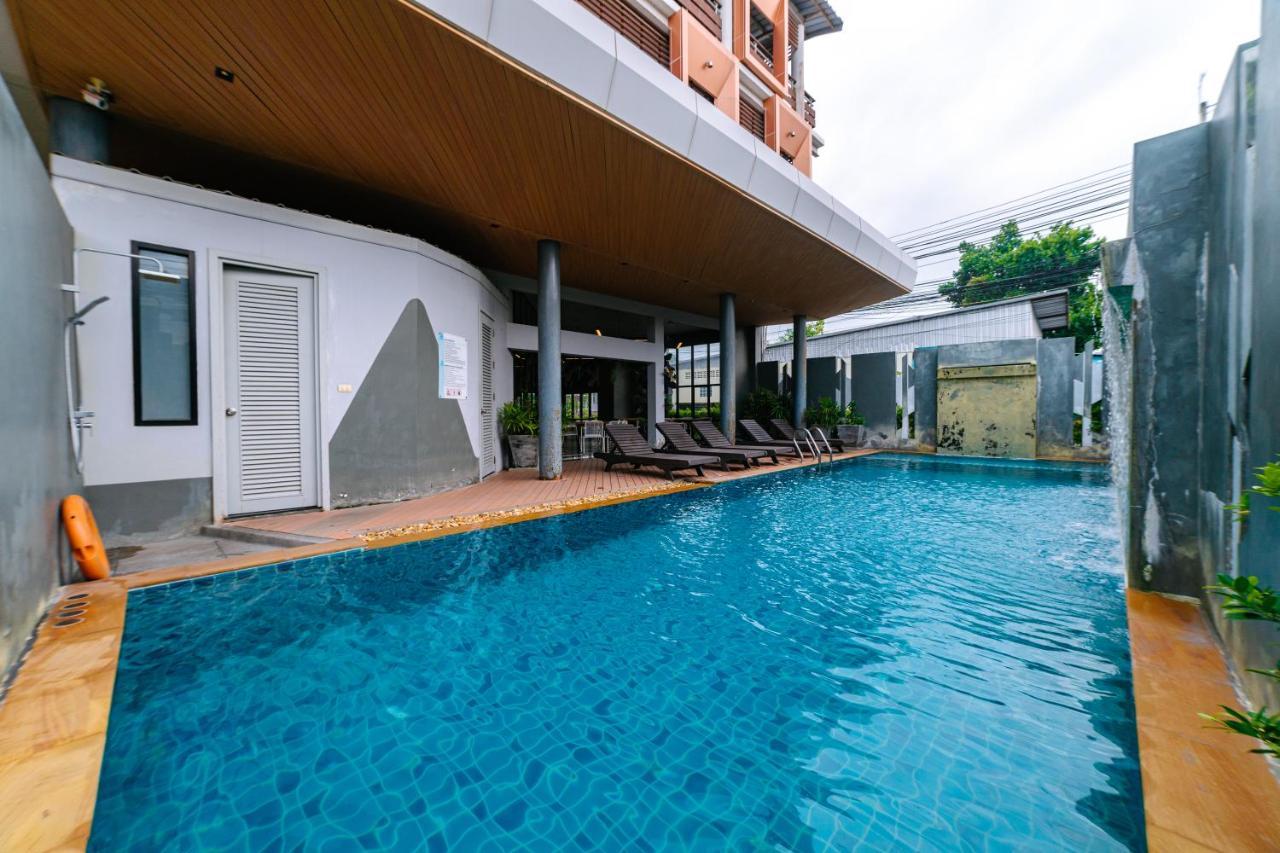 Ratana Sakdidet, Town Hotell Phuket