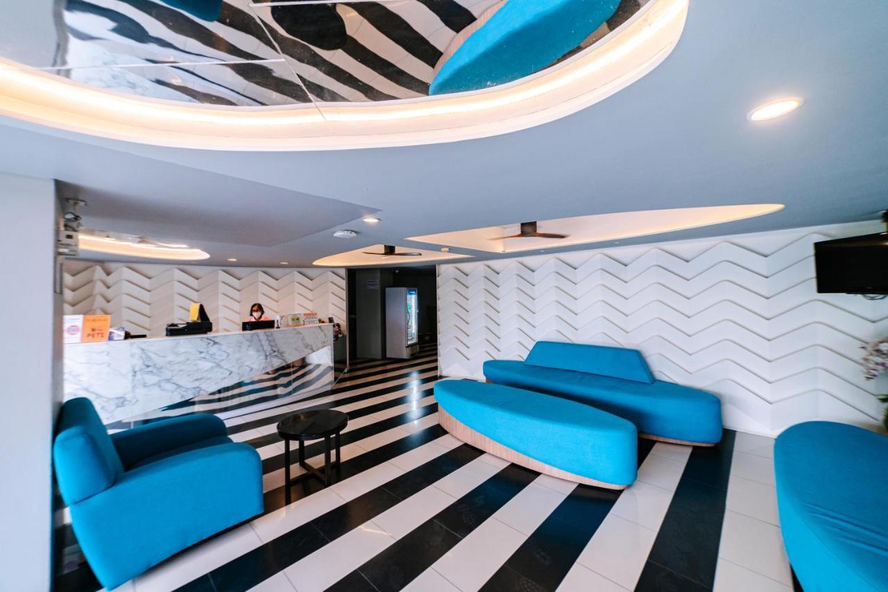 Ratana Sakdidet, Town Hotell Phuket