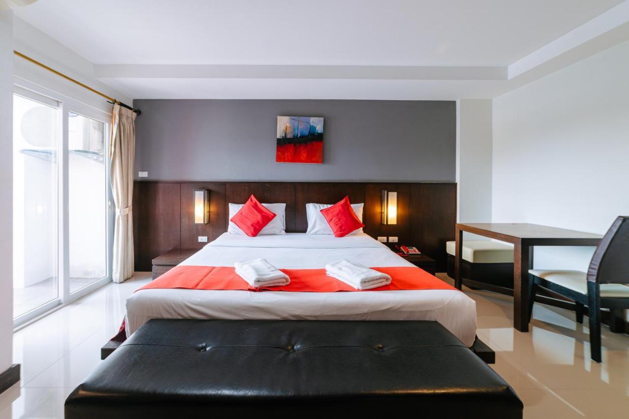 Ratana Sakdidet, Town Hotell